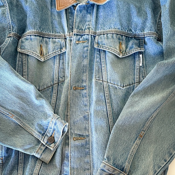 Marlboro Blue Denim Jacket with Brown Collar - Picture 8 of 8